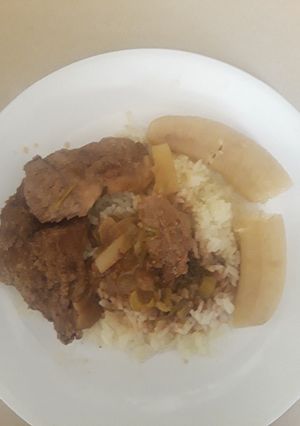 Una foto de Carne de res arroz y banano