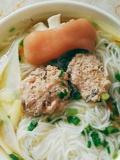 Hình của món Bún măng mọc giò heo.
