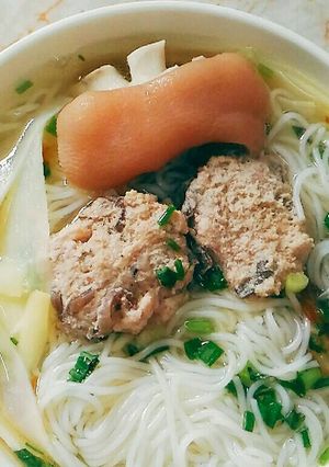 Hình của món Bún măng mọc giò heo.