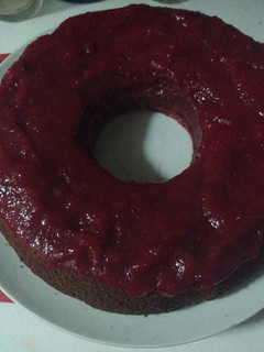 Una foto de Quequito integral con stevia, de yogurth de frutilla ligth y mermelada dulce sin azúcar