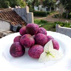 Bola bola ubi ungu isi coklat keju রেসিপির প্রধান ছবি