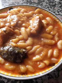 Una foto de Fabada asturiana