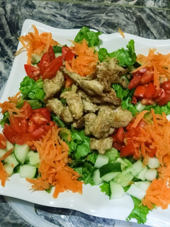 A picture of Lettuce chicken salad.