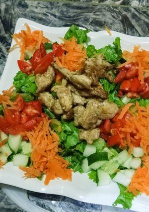A picture of Lettuce chicken salad.