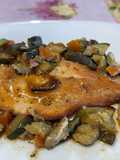 Petto di Pollo con Zucchine, Pomodori, Cipolle e Salsa di Soia
