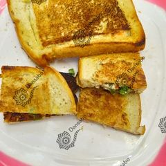 A picture of Soyayyan bread da qwai.