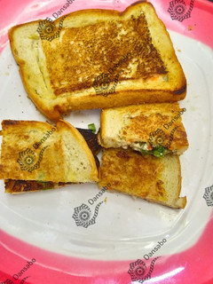 A picture of Soyayyan bread da qwai.