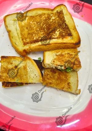 A picture of Soyayyan bread da qwai.
