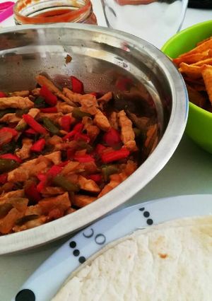 Una foto de Burritos y nachos🔥