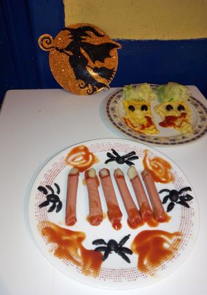 Una foto de Dedos sangrientos acompañados de monstruos 🎃👹👺👻
