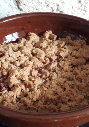 Une photo de Crumble aux cerises et spéculoos