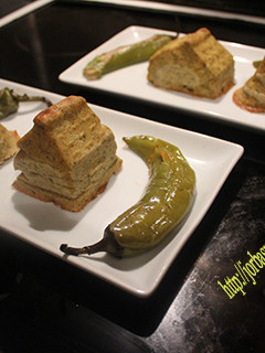 Una foto de Pimientos rellenos con casita de coliflor