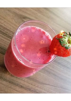 Une photo de Smoothie fraise banane 🍌 🍓