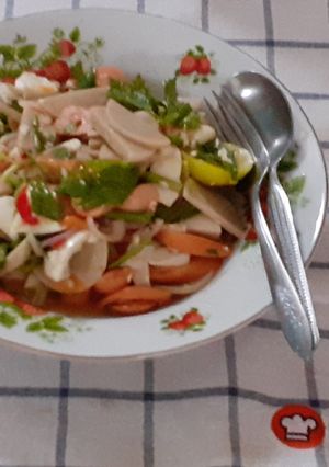รูปของ ยำหมูยอไส้กรอกไข่เค็ม