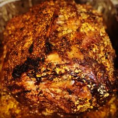 A picture of Garlic Prime Rib.