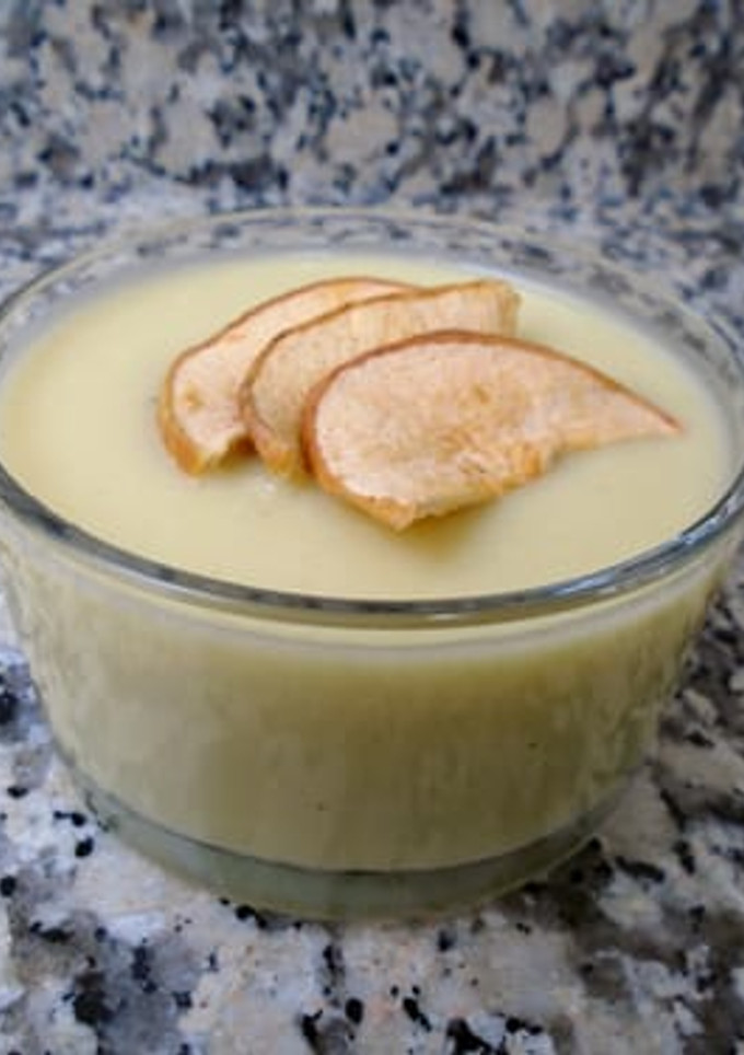 Una foto de Crema de puerro, patata y manzana