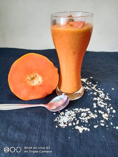 A picture of Papaya Oats Banana Smoothie.