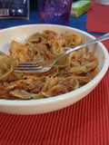 Corbatitas con salsa de tomate y carne