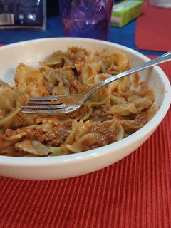 Una foto de Corbatitas con salsa de tomate y carne
