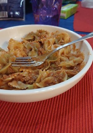 Una foto de Corbatitas con salsa de tomate y carne