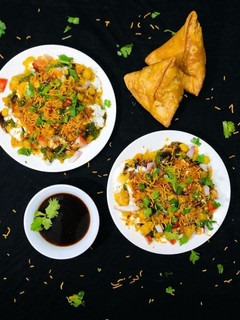 સમોસા ચાટ (Samosa Chaat Recipe In Gujarati) રેસીપી મુખ્ય ફોટો