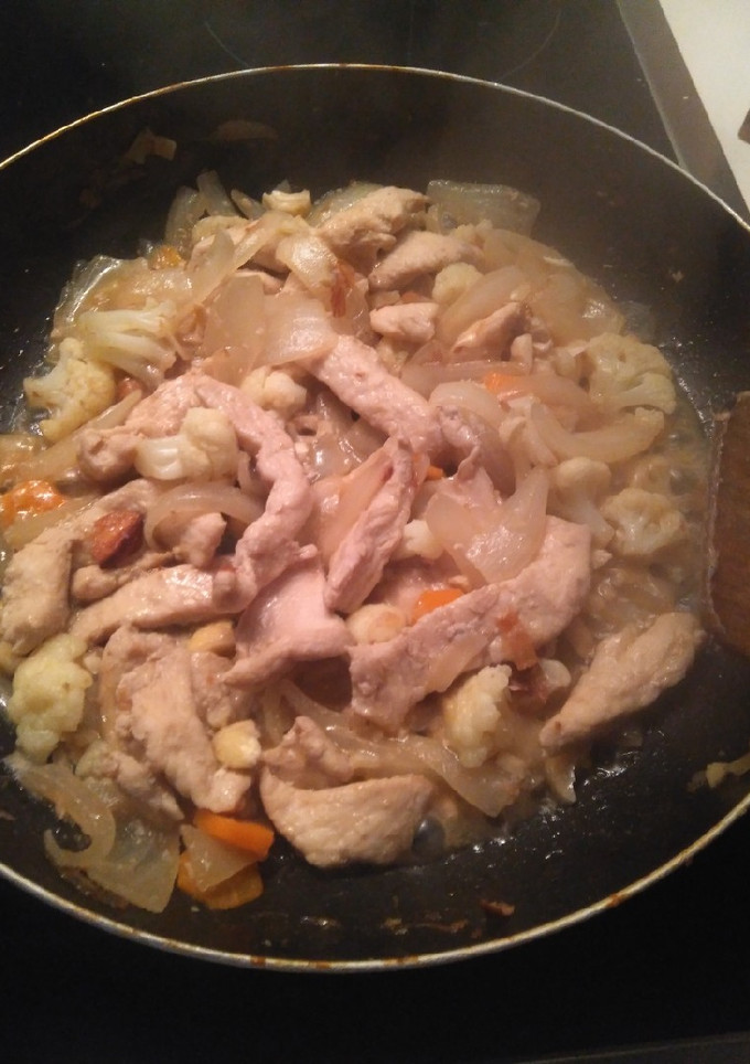 Una foto de Pechuga de pollo estofada