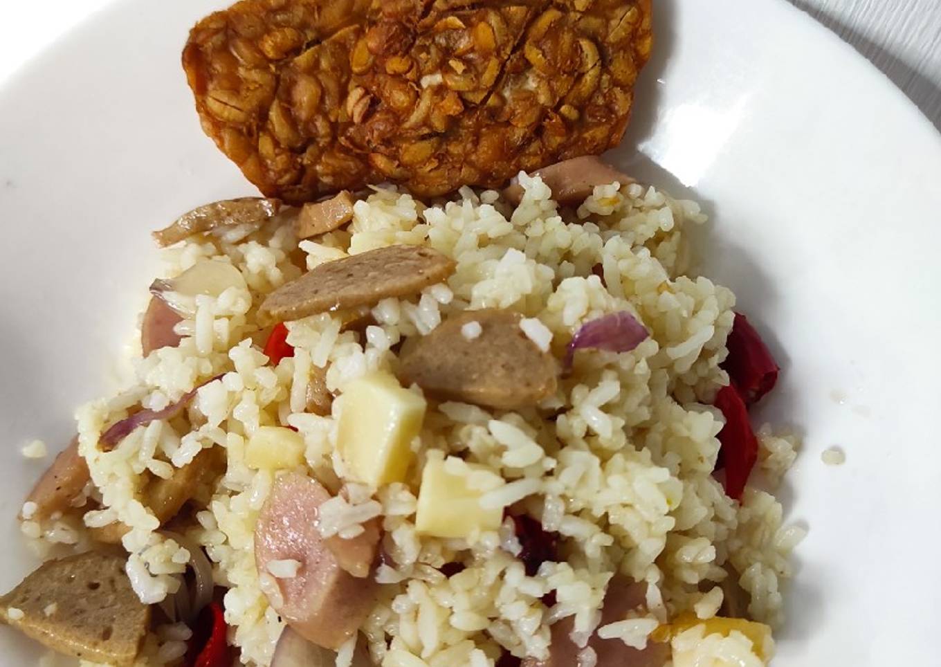 Nasi goreng bakso sosis keju