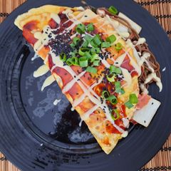 A picture of Yakisoba omelette.
