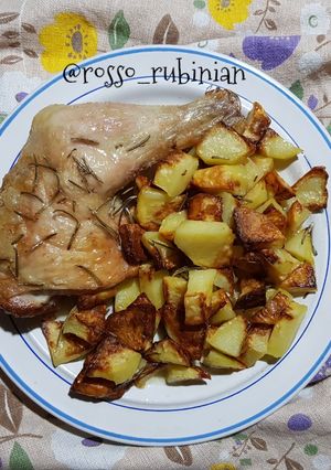 Foto di Coscia e sovraccoscio di pollo e patate con il forno alogeno