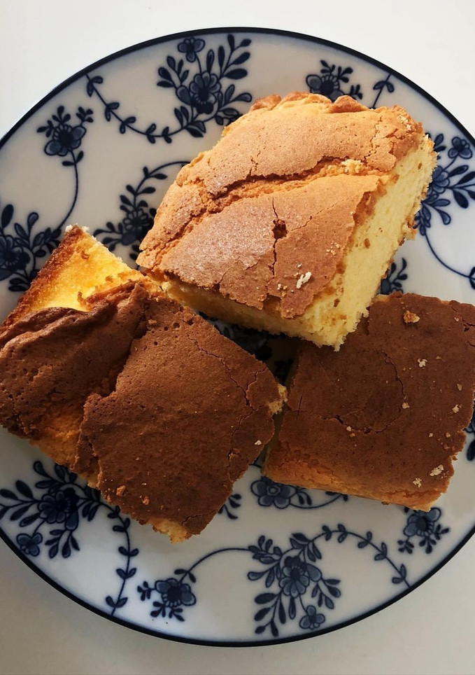 Una foto de Blondie. Brownie de chocolate blanco sin gluten