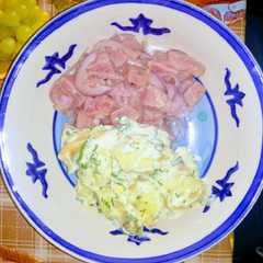 A picture of Ceviche de Atún con papas mayo y cilantro.