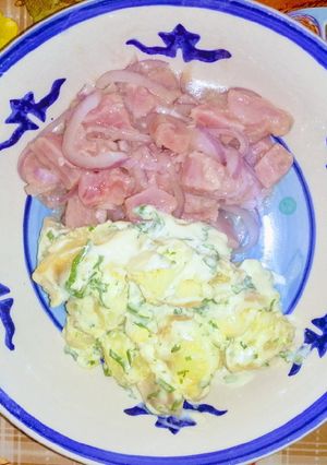 Una foto de Ceviche de Atún con papas mayo y cilantro