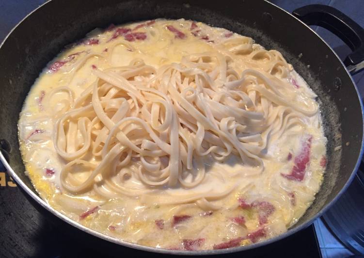 Resep Fettucini smoked beef carbonara yang Lezat
