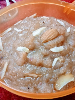 हलवा आटे के साथ (halwa aate ke saath recipe in hindi) रेसिपी मुख्य फोटो