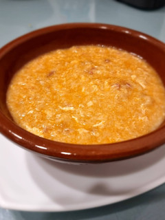 Una foto de Sopa de ajo con jamón y huevo revuelto (Nota 9)