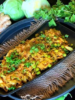 बंदगोभी मटर की सब्जी (bandh gobi matar ki sabzi recipe in Hindi) रेसिपी मुख्य फोटो