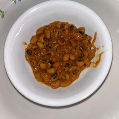 A picture of Masala black eye peas.