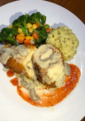 Foto resep Chicken Cordon Bleu with Mushroom Sauce & Mashed Potato