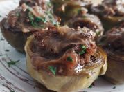 Una foto de alcachofas rellenos