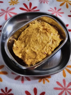 பூண்டு கார சட்னி(Creamy chilli garlic chutney recipe in tamil) செய்முறை முக்கிய புகைப்படம்