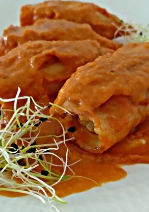 Una foto de Calamares en salsa rellenos de gambas
