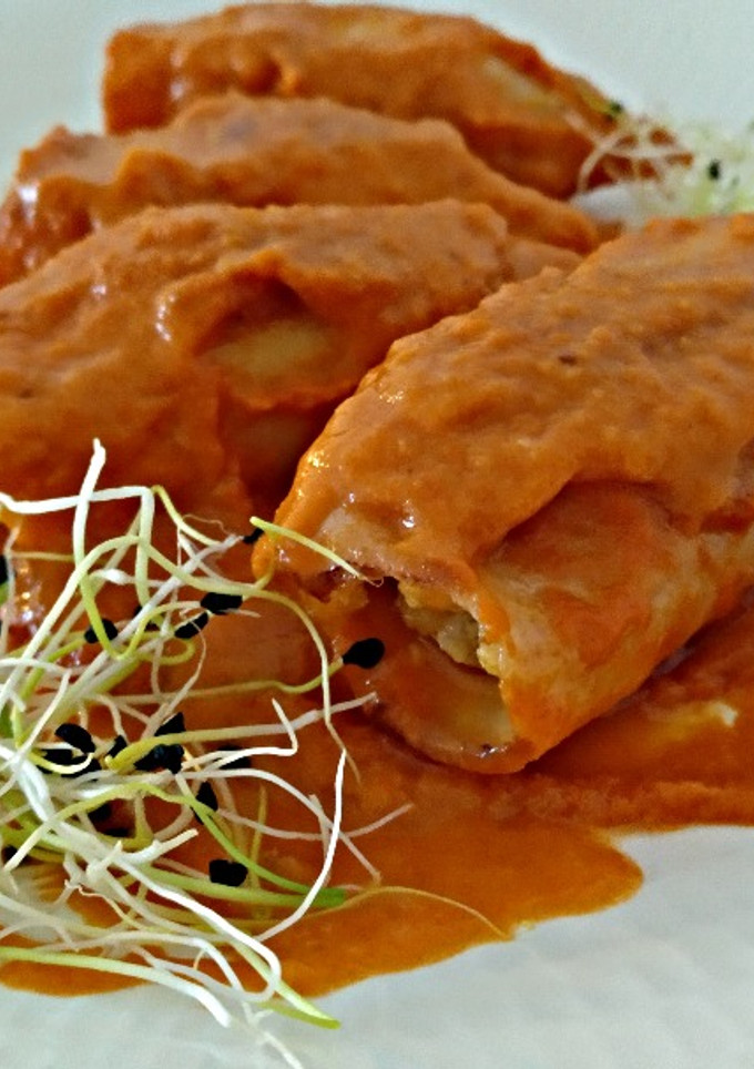 Una foto de Calamares en salsa rellenos de gambas