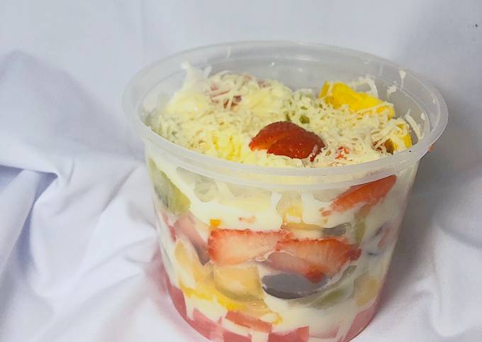 Resep Salad Buah Segar Kekinian 🍎🍈🍓 yang Sempurna