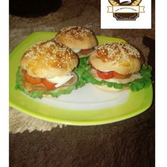 A picture of Hand burger.