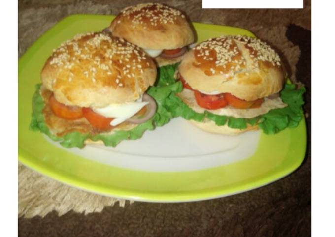 Hand burger Recipe by Nafisa Idaya(Ummu Nazifs Kitchen) - Cookpad