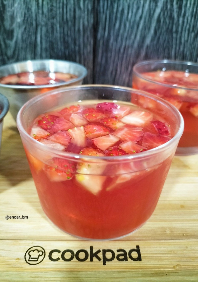 Una foto de Gelatina con fresas al Pedro Ximénez