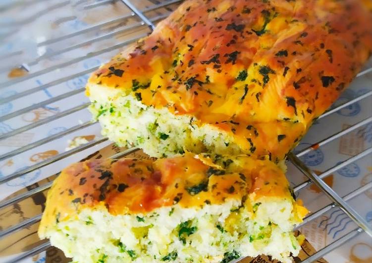Savoury cheese spinach bread