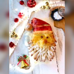 Christmas Santa Pull a Part Bread A picture of Christmas Santa Pull a Part Bread.