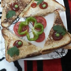 A picture of Bacho ke manpasand sandwich.