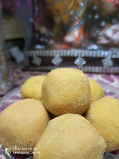 बेसन के लड्डू (Besan ka ladoo recipe in Hindi) रेसिपी मुख्य फोटो